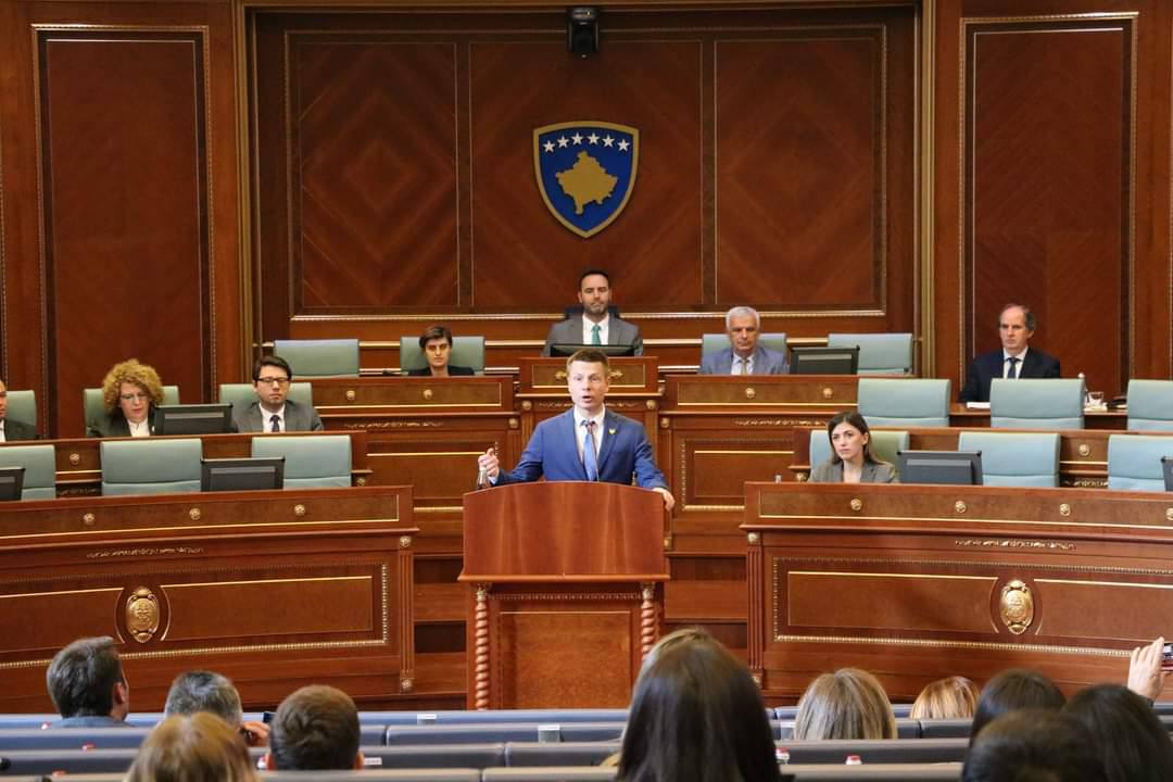 Deputeti ukrainas: Serbia të heqë dorë nga prirjet perandorake dhe ta pranojë Kosovën
