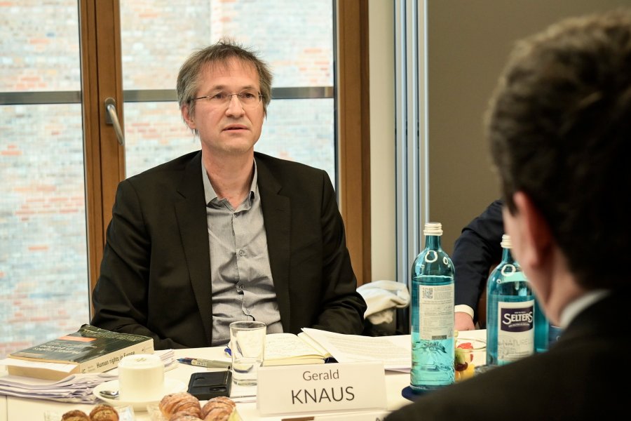 Gazetari i FAZ dhe Knaus nga ESI i kundërpërgjigjen Vuçiqit për Asociaiconin dhe anëtarësimin e Kosovës në KiE