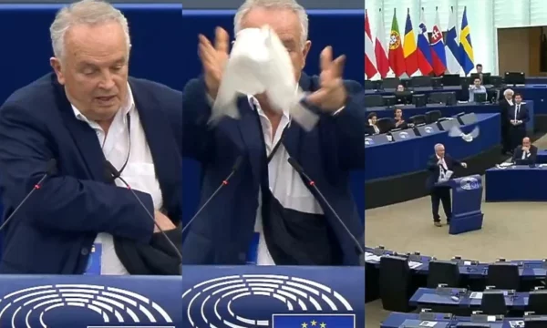 Skena e çuditshme në Parlamentin e BE-së: Një përfaqësues lëshoi ​​një pëllumb të gjallë gjatë prezantimit të tij