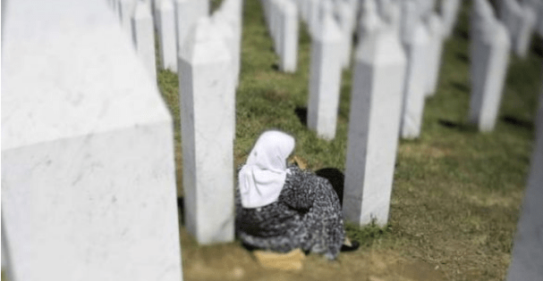 Nënat e Srebrenicës i falënderohen Osmanit: Fjalimi rreth gjenocidit serb, do të mbahet mend nga brezat e ardhshëm