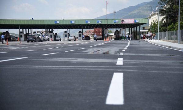 Hyn në fuqi marrëveshja Shqipëri-Kosovë “pa kufi” për 9 muaj